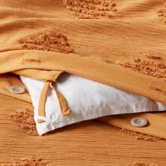 King Tufted Diamond Crinkle Duvet Cover and Pillowcase Set, Dark Gold - Picture 4 of 5